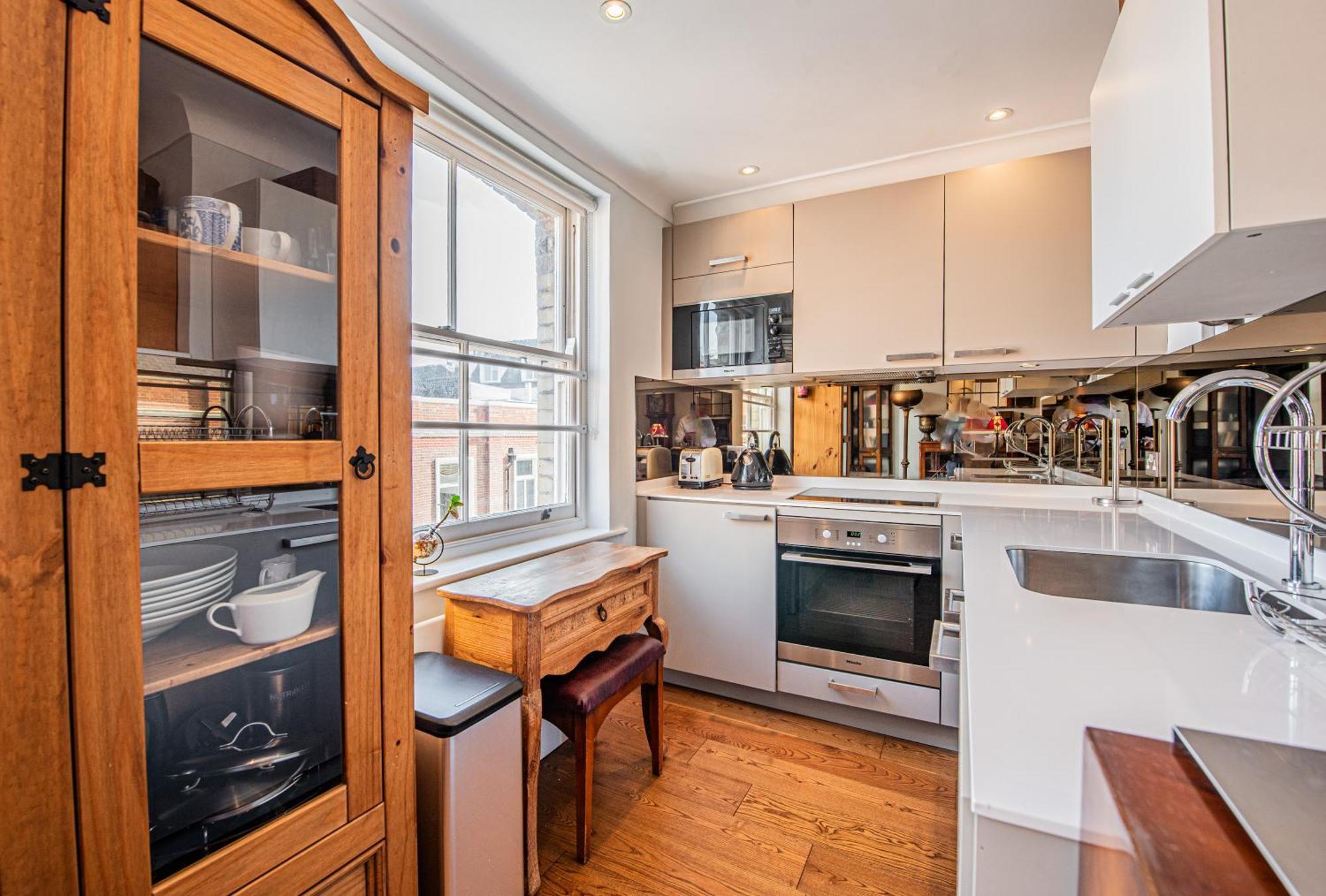 Stylish 1-Bed Flat In Soho - Prime Central Londra Exterior foto